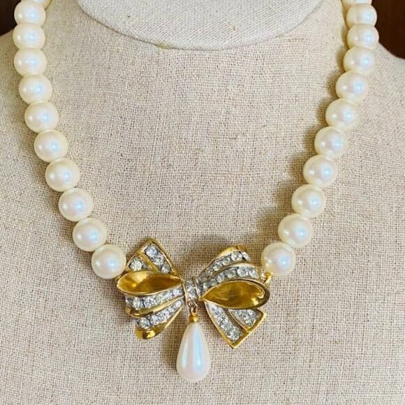 Vintage Richelieu Rhinestone Pearl Necklace with Gold Bow & Rhinestone Drop - Picture 2 of 5